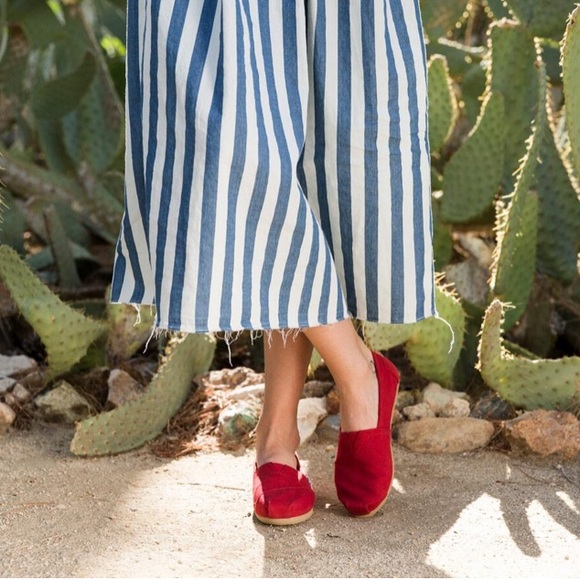 Toms Red Canvas Women’s Classics - Picture 5 of 7